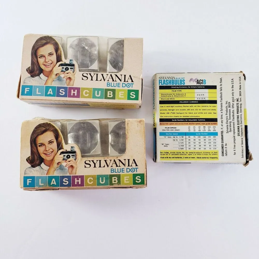 2 Sylvania Blue Dot Flash Cubes & Bulbs Vtg Camera Accessory Photography Parts